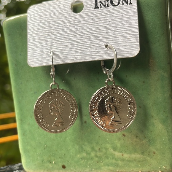 Beautiful silver coin 🪙 earrings | NWT - Picture 6 of 8